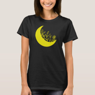 Camiseta Ilustração de Flores Silvestres Crescendo da Lua