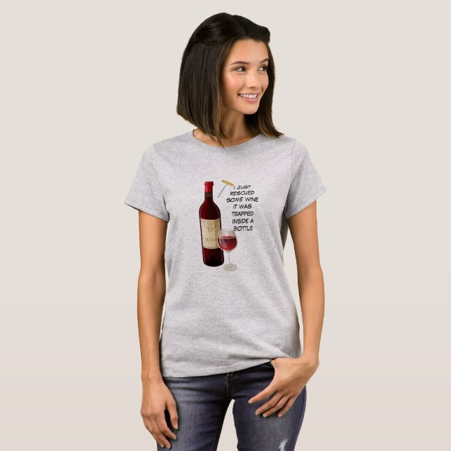 Camiseta Ilustração de garrafa de vinho e copo (Frente Completa)