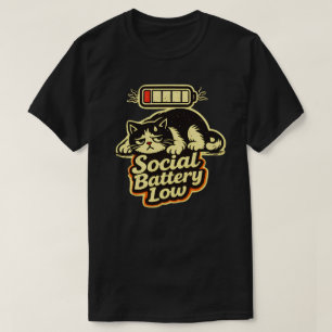 Camiseta Ilustração de Gato com Bateria Social Mínima Baixa