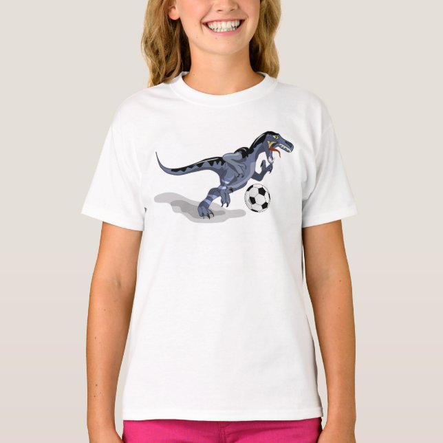 Camiseta Ilustração De Um Dinossauro Raptor Jogando Futebol (Frente)