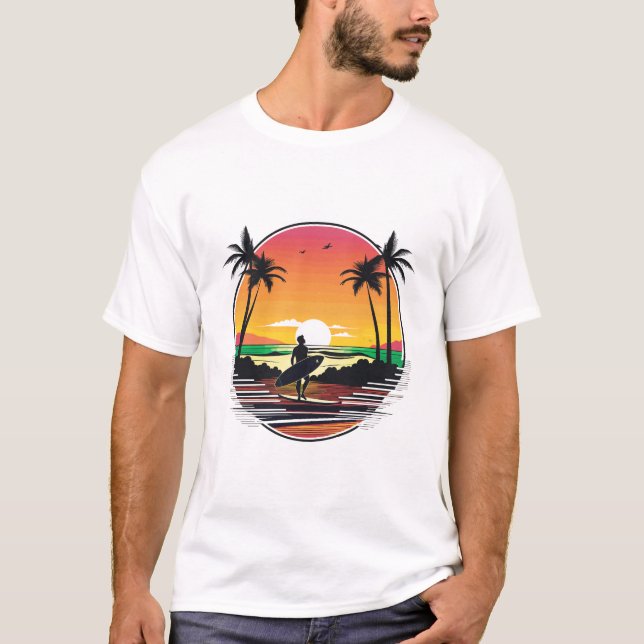 Camiseta Ilustração Retro Tropical de Pôr do Sol na Praia d (Frente)