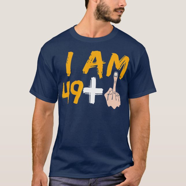 Camiseta Im 49 Plus 1 Dedo Médio 50º Aniversário (Frente)