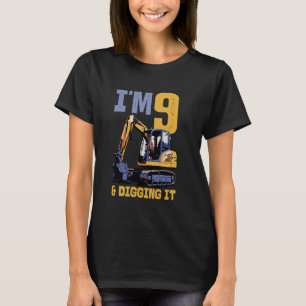 Camiseta Im 9 E Escavando O Aniversário de criança Escavado