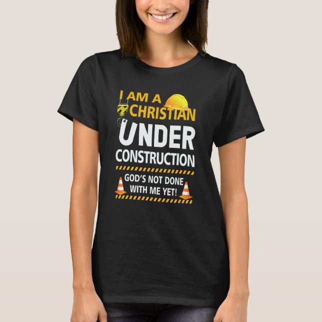 Camiseta Im A Christian Under Construction Gods Not Done Me (Frente)