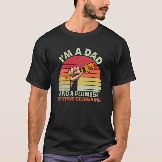 Camiseta I'm A Dad And A Plumber Nothing Scares Me Plumbing (Frente)