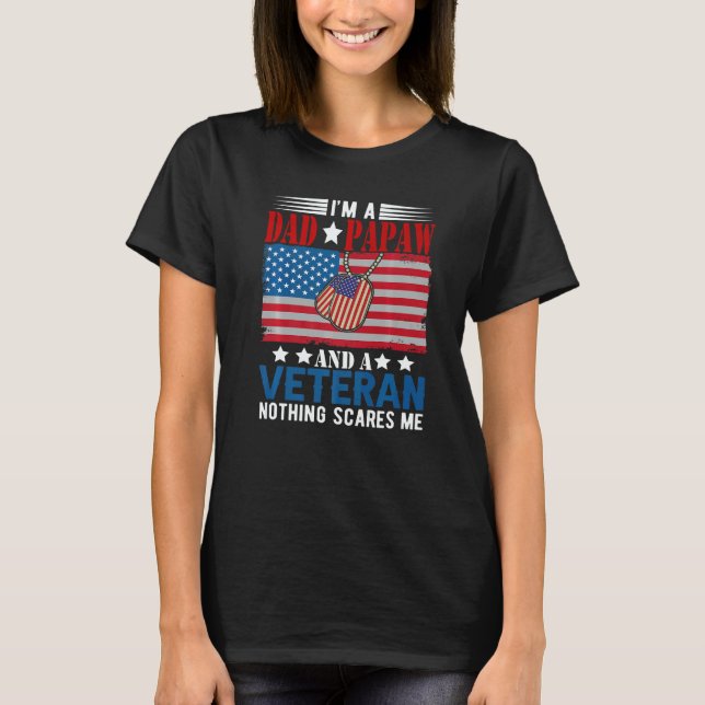 Camiseta I'm a Dad Papaw And Veteran Nothing Scares Me Amer (Frente)