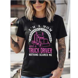 Camiseta I'm a Mom and a Truck Driver - Nothing Scares Me