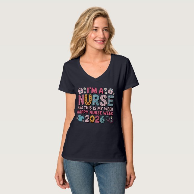 Camiseta I'm A Nurse Happy Nurse Week 2026 V-Neck T-shirt (Frente Completa)