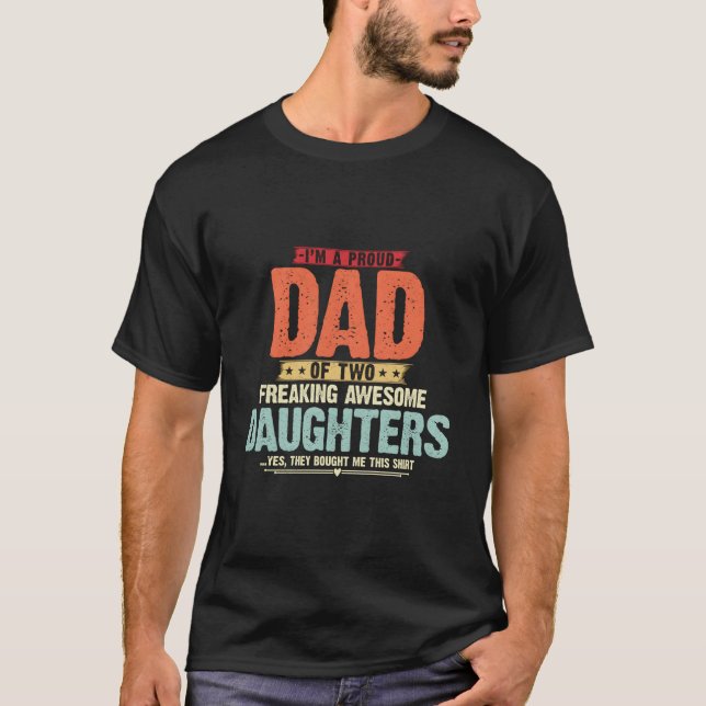 Camiseta I'M A Proud Dad Of Two Freaking Awesome Daughters  (Frente)
