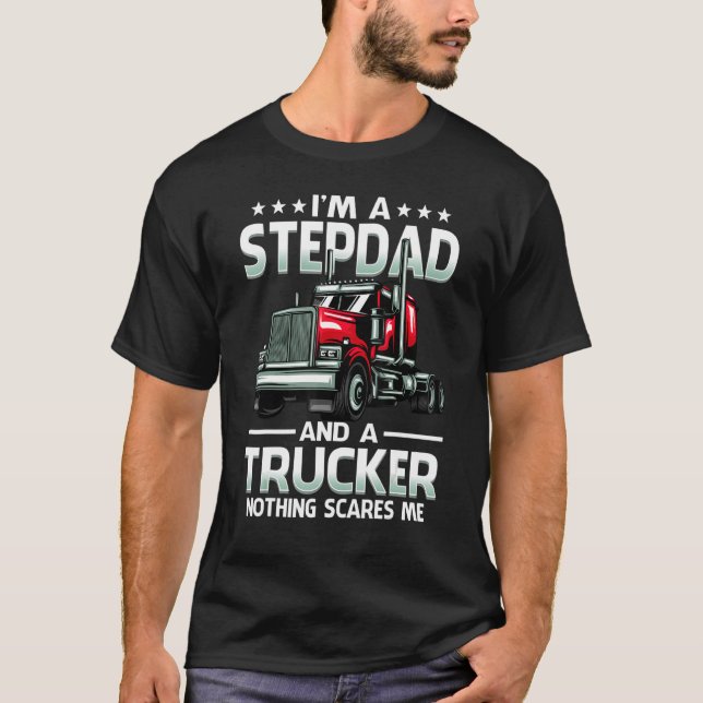 Camiseta I'm A Stepdad And Trucker Nothing Scares Me Father (Frente)