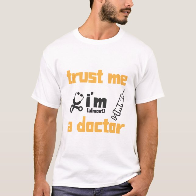 Camiseta I'm Almost a Doctor T-Shirt for med students (Frente)