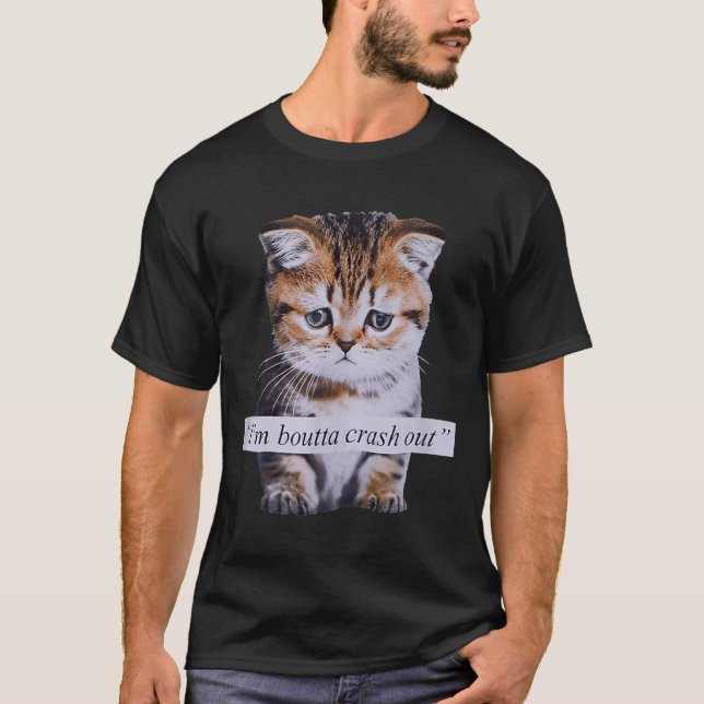 Camiseta I'm Boutta Crash Out Funny Sarcasm Quotes Meme Cat (Frente)