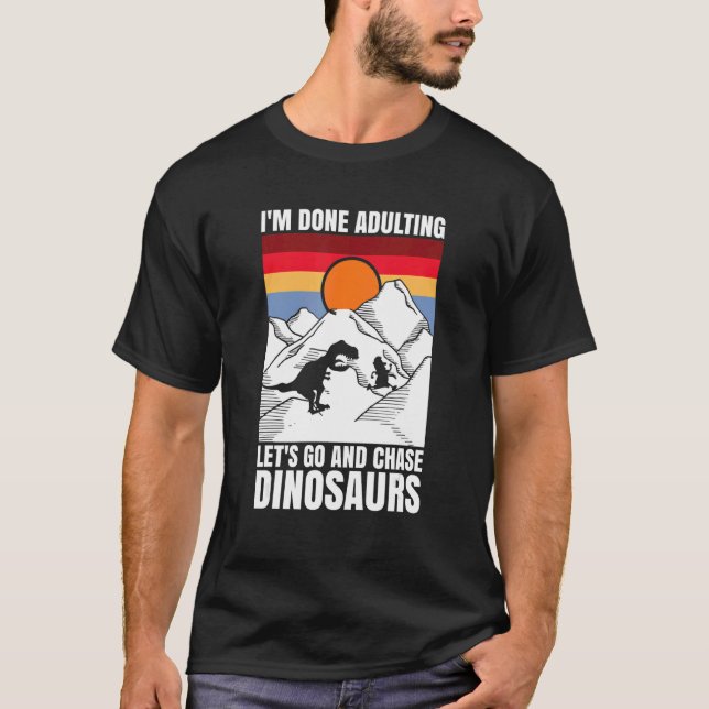 Camiseta I'm done adulting let's go and chase Dinosaurs (Frente)