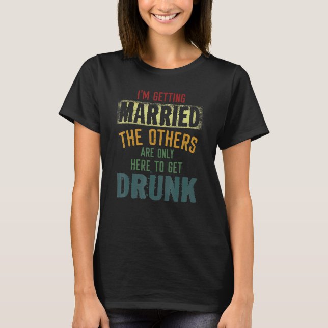 Camiseta I'm Getting Married The Others Are Only Here To Ge (Frente)