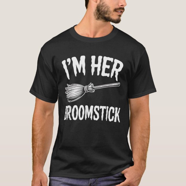 Camiseta Im Her Broomstick (Frente)