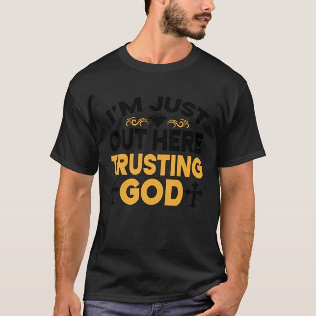 Camiseta I'm Just Out Here Trusting God  3 (Frente)