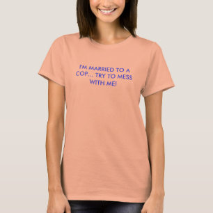 CAMISETA I'M MARRIED TO A COP... TRY TO MESS WITH ME!