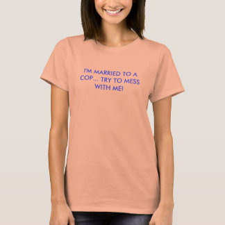 CAMISETA I'M MARRIED TO A COP... TRY TO MESS WITH ME!