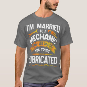 Camiseta Im Married To A Machinic Like To Keep His Tools Lu
