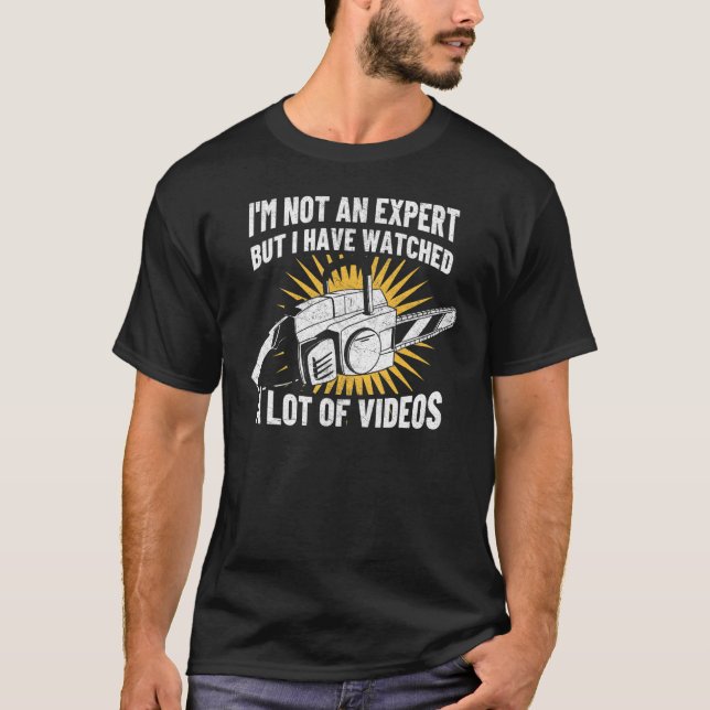 Camiseta I'm not a expert funny woodworker chainsaw sawdust (Frente)