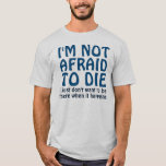 Camiseta I'M NOT AFRAID TO DIE FUNNY QUOTE T-Shirt<br><div class="desc">I'm not afraid to die. I just don't want to be there when it happens. Funny saying and humorous quote,  and witty quip. Make a funny statement with this silly one liner quote. Fun saying with a little brainy thought. Text in dark blue and fully customizable.</div>