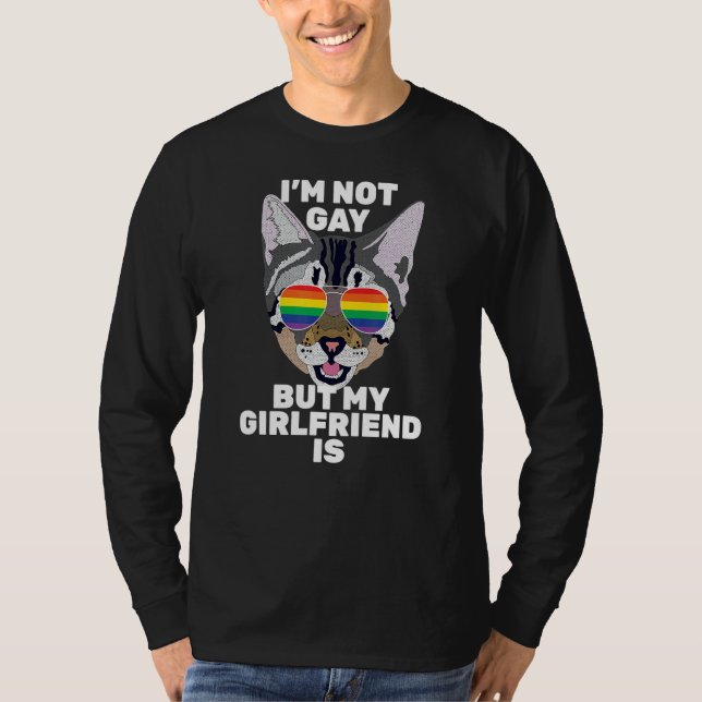 Camiseta I'm Not Gay But My Girlfriend Is  Funny Cat Lesbia (Frente)