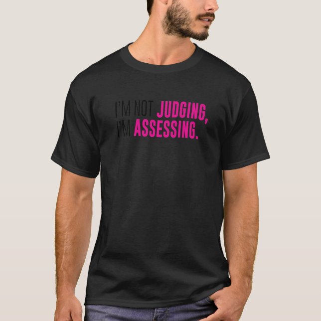 Camiseta I'm Not Judging I'm Assessing Funny Sarcasm Premiu (Frente)