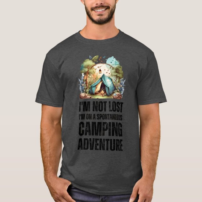 Camiseta Im Not Lost Im On a Spontaneous Camping family (Frente)