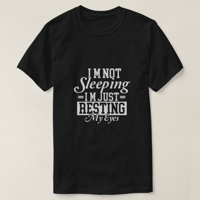 Camiseta Im not sleeping Im just resting my eyes T-Shirt (Frente do Design)