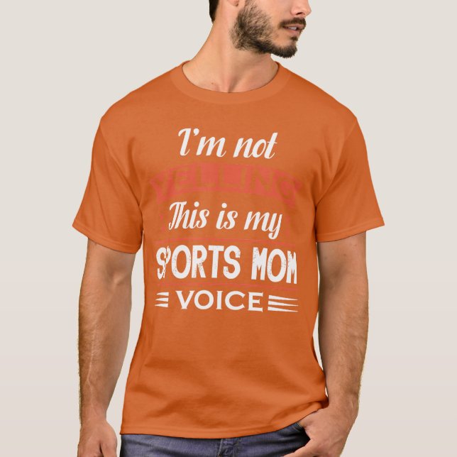 Camiseta Im Not Yellinghis Is My Sports Mom Voice Mothers D (Frente)