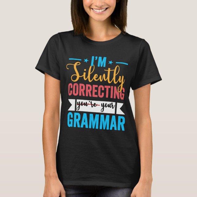 Camiseta I'm Silently Correcting Your Grammar Teacher and S (Frente)