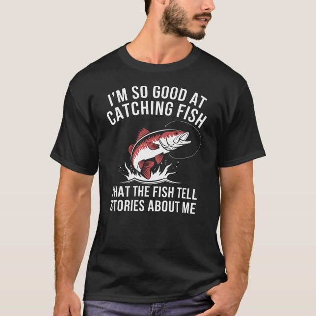 Camiseta I'm So Good At Catching Fish That The Fish Tell St (Frente)