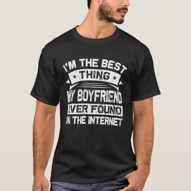 Camiseta I'm The Best Thing My Boyfriend Ever Found On The  (Frente)