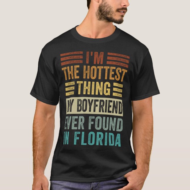 Camiseta I'm The Hottest Thing My Boyfriend Ever Found In F (Frente)