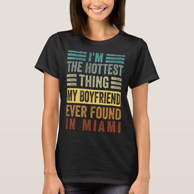 Camiseta I'm The Hottest Thing My Boyfriend Ever Found In M (Frente)