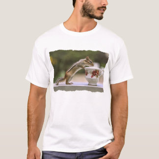 Camiseta Imagem do Chipmunk com Teacup de China
