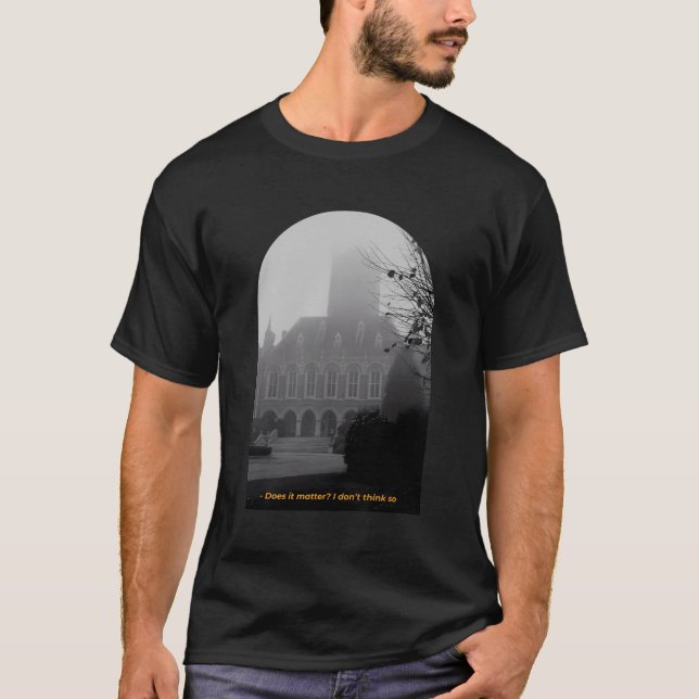 Camiseta Importa Pensar Tão Gótico? (Frente)