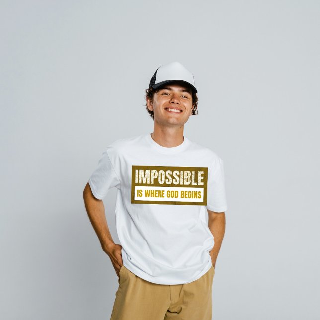 Camiseta Impossible Is Where God Begins - Christian Faith (Criador carregado)