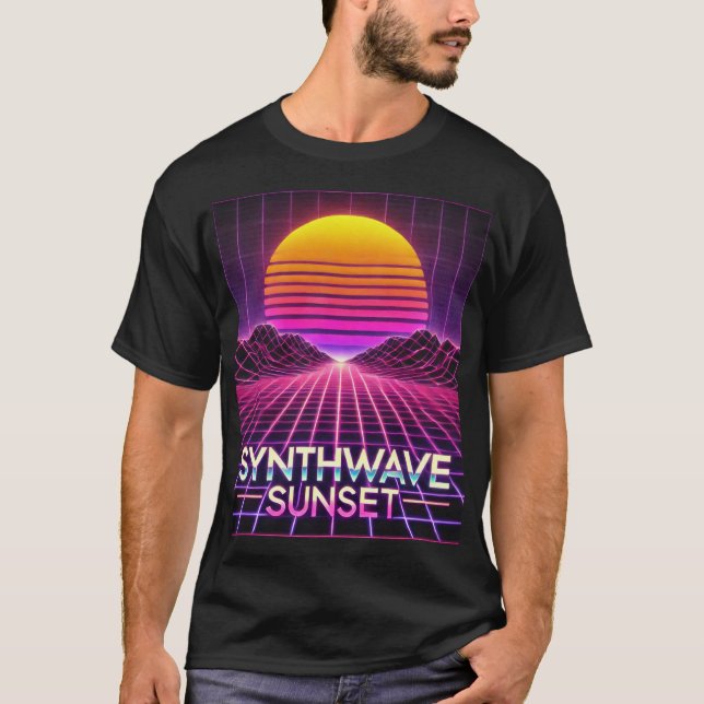 Camiseta Impressão de Arte Retro Futurística por Sunset Syn (Frente)