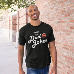 Camiseta Impressão engraçada para Piadas Pai<br><div class="desc">Camiseta sofisticada de pai com um botão vermelho e o humorístico ditado "pressione para piadas pais".</div>