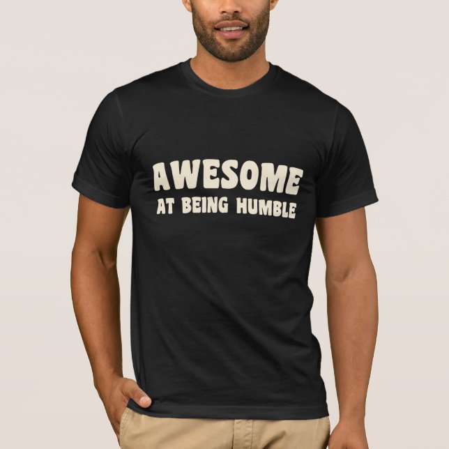 Camiseta Impressionante em ser t-shirt humilde (Frente)