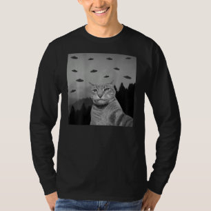 Camiseta IMPRESSO NAS COSTAS Gato Fotografando Óvni Alie