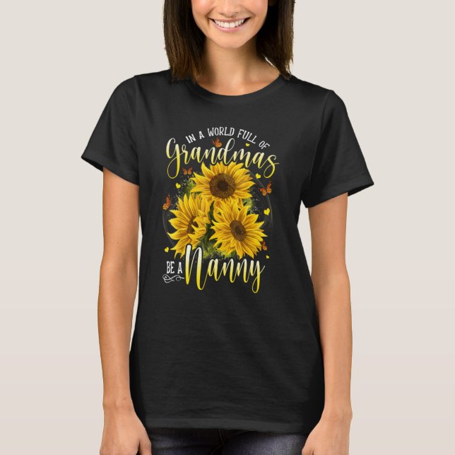 Camiseta In A World Full Of Grandma Be A Nanny Sunflowers (Frente)