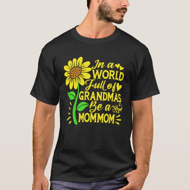 Camiseta In A World Full Of Grandmas Be A Mommom  Mother s  (Frente)