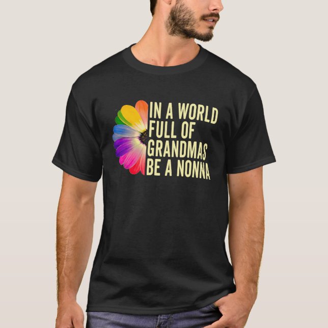 Camiseta In A World Full Of Grandmas Be A Nonna Italian Gra (Frente)