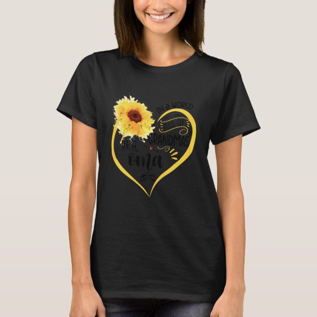 Camiseta In A World Full Of Granmas Be A Oma Sunshine   (Frente)