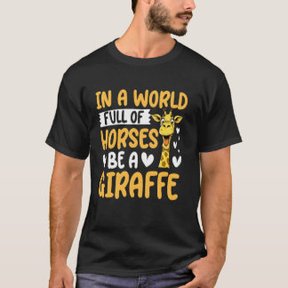 Camiseta In a World Full of Horses Be a Giraffe