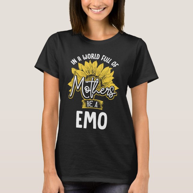 Camiseta In A World Full Of Mothers be a Emo (Frente)