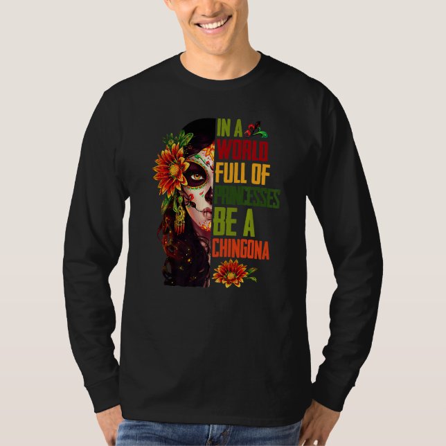 Camiseta In A World Full Of Princesses Be A Chingona Latina (Frente)