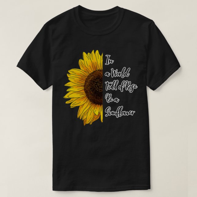 Camiseta In a World Full of Roses Be a Sunflower  (Frente do Design)